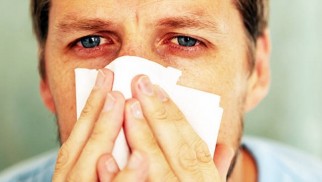 What is allergic conjunctivitis and how is it treated?