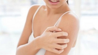 What is urticaria and how is it treated?
