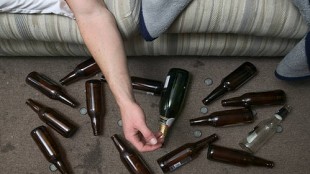 Major depressive disorder: who are prone to relapses? Is alcohol abuse a risk factor for suicide? Major depressive disorder: who are prone to relapses? Is alcohol abuse a risk factor for suicide?
