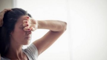 What is serum sickness and how is it diagnosed and treated?